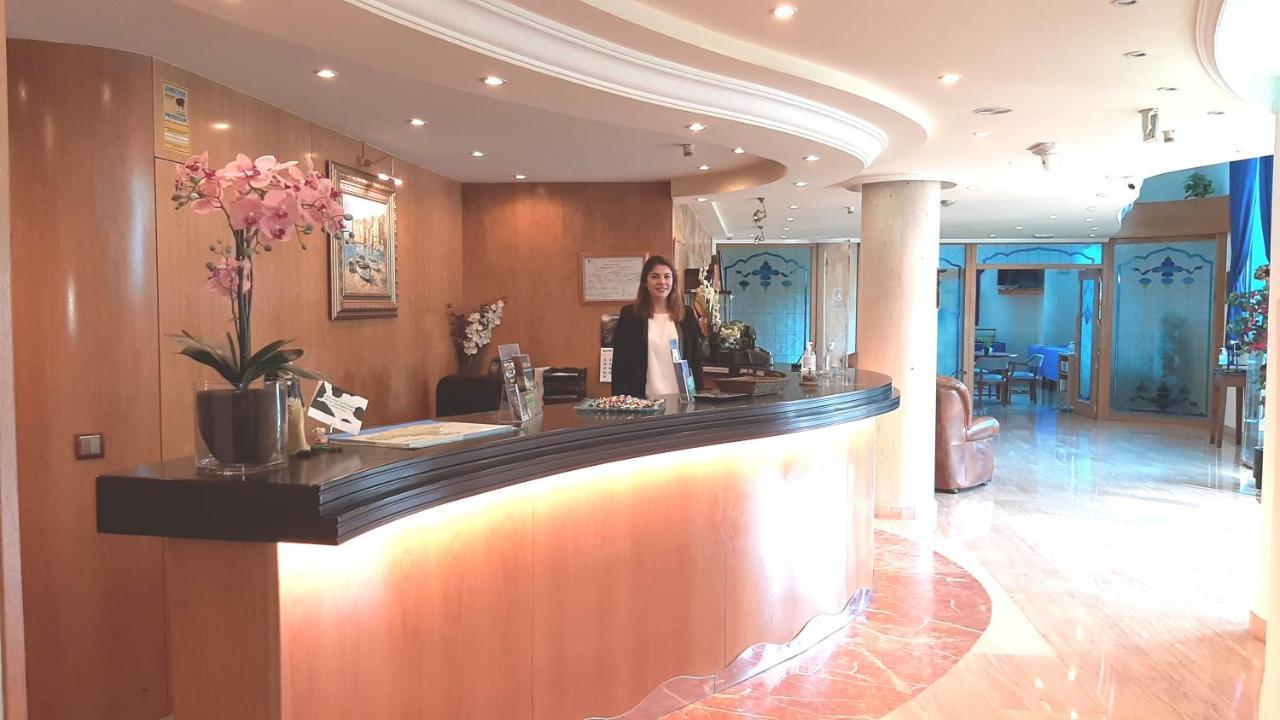 Hotel Nueva Plaza Maliano Exterior photo