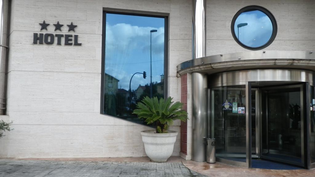 Hotel Nueva Plaza Maliano Exterior photo